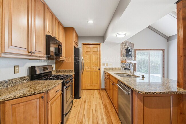 Building Photo - 938 Canterbury Dr