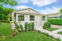 Building Photo - 114 NW 10th Ave