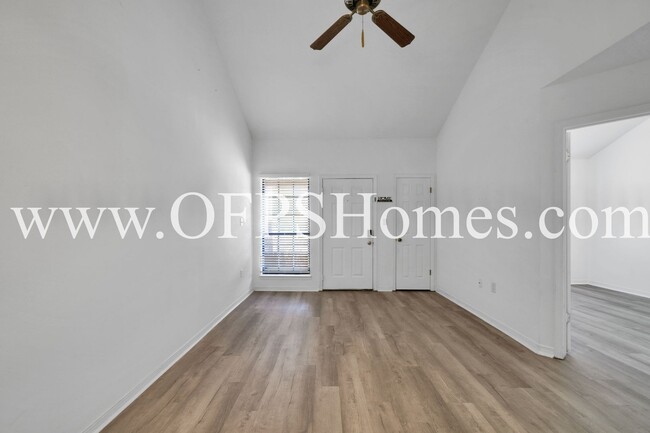 Building Photo - 2 bed Townhome in Fort Walton Beach