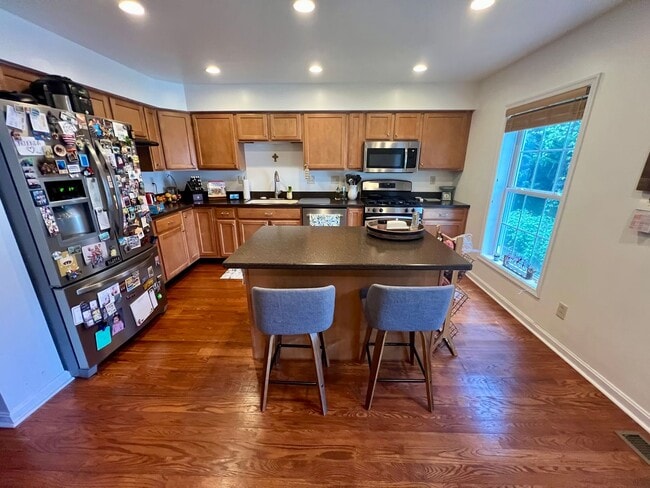 Building Photo - Stunning 3-Bedroom Townhome with 1-Car Gar...