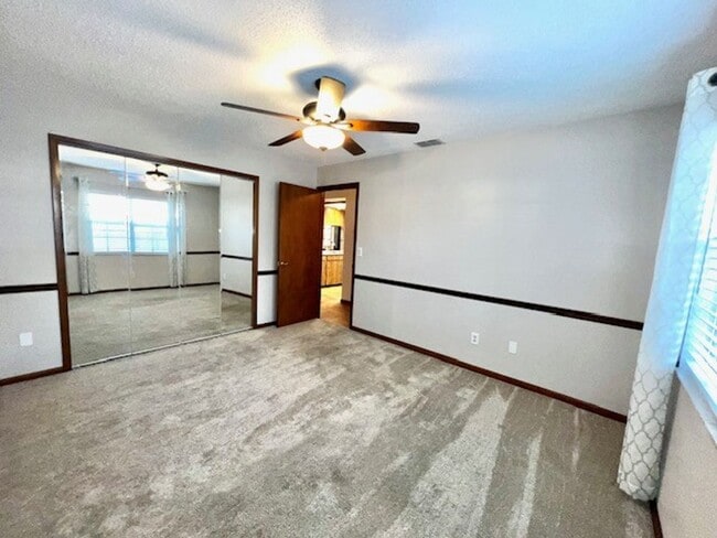 Building Photo - 320 Columbus Cir