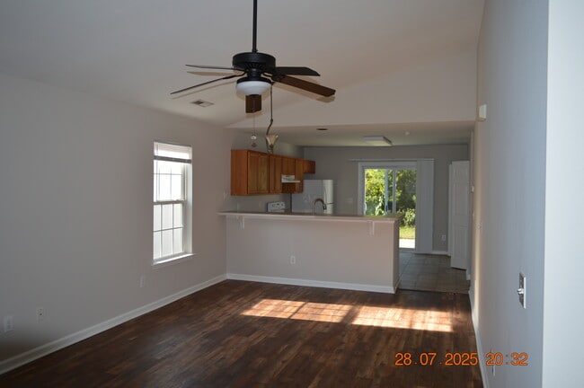 Primary Photo - 869 Silvercrest Dr