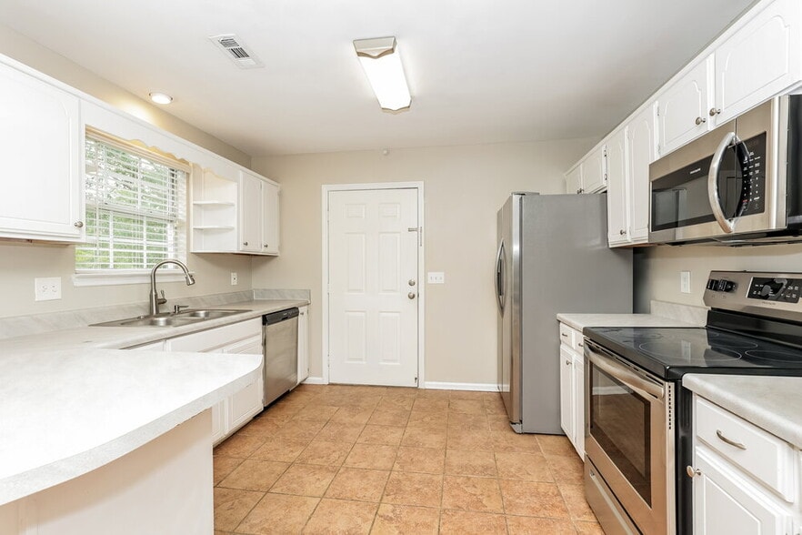 Building Photo - 141 Bill Stewart Blvd