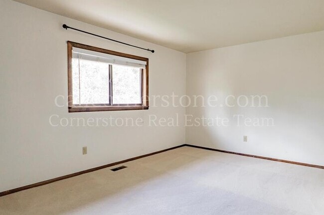 Building Photo - 3427 Clubheights Dr