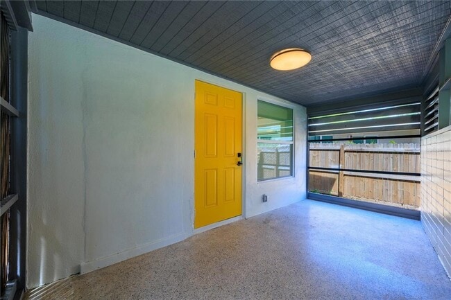 Building Photo - 4811 Juanita Way S