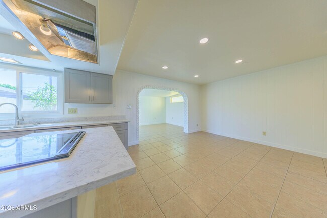 Building Photo - 4558 N 15th Ave