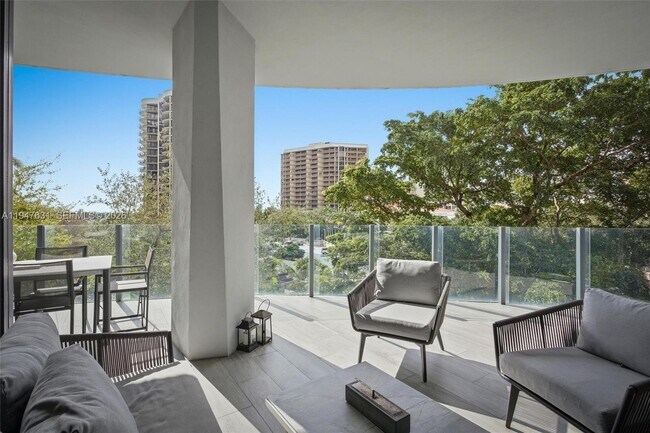 Building Photo - 2831 S Bayshore Dr