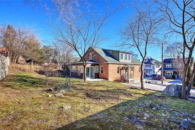 Building Photo - 66 Tyndall Ave