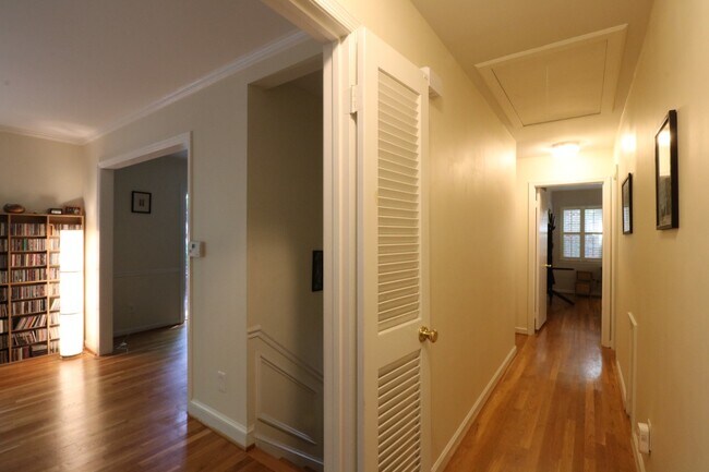 Building Photo - COMING SOON - 4Bed/2.5Bath Raised Rambler in Bannockburn near Glen Echo Park!