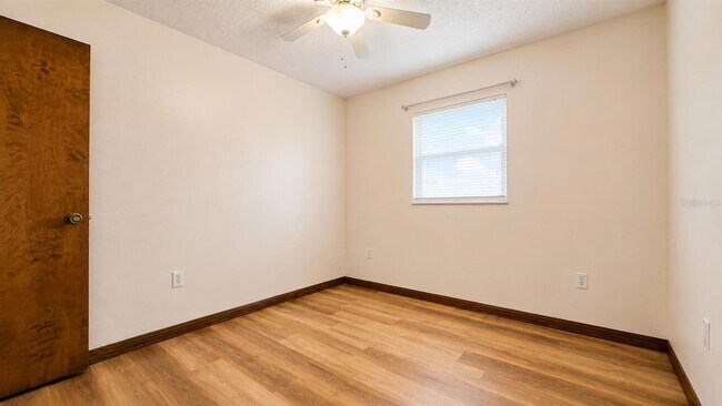 Building Photo - 35025 Raintree Dr