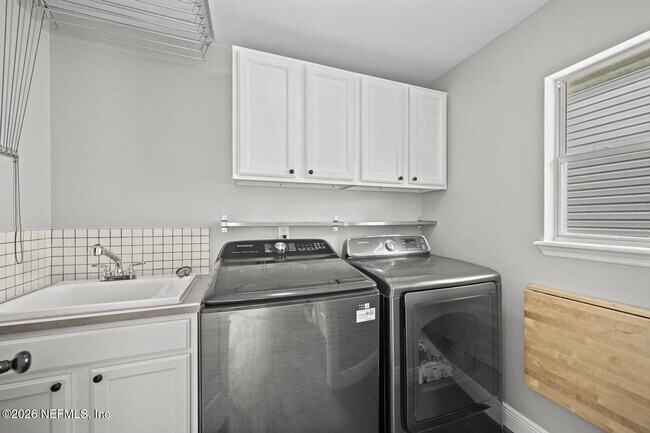 Building Photo - 13948 Spoonbill St N