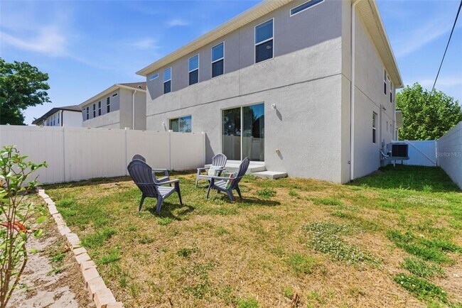 Building Photo - 3902 W Everett Ave