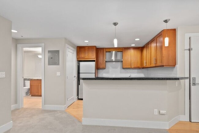 Building Photo - Fabulous Urban Retreat Condo in Celebrated...