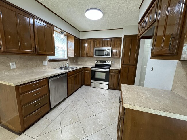 Building Photo - 5417 Pebblestone Dr