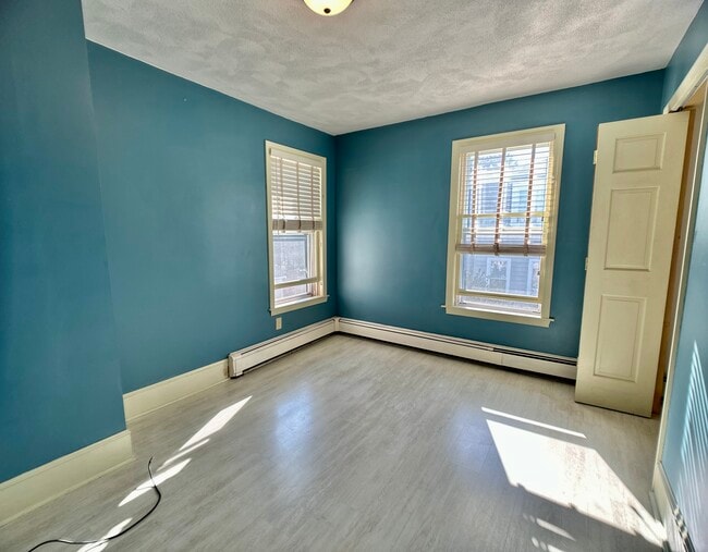 Building Photo - 17 Linwood St