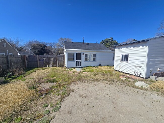 Building Photo - SPACIOUS 3 BEDROOM HOME LOCATED IN NORFOLK...