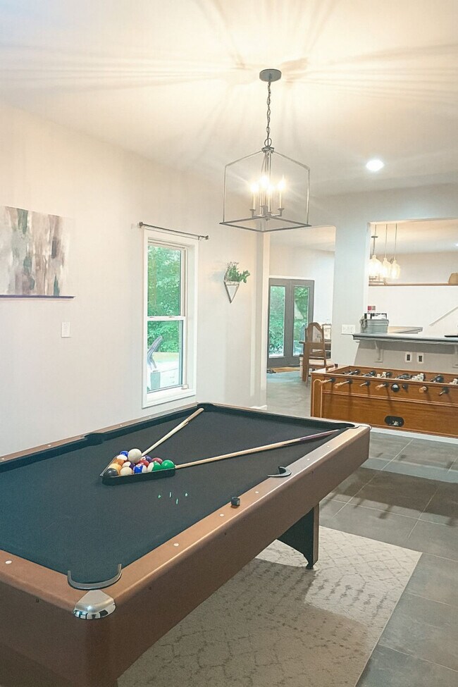 Building Photo - 555 Laurel Cove Rd