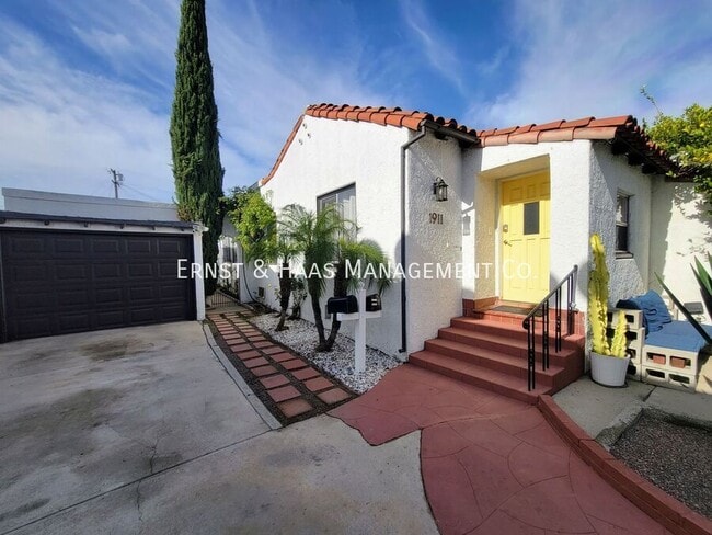 Building Photo - 1911 Cedar Ave