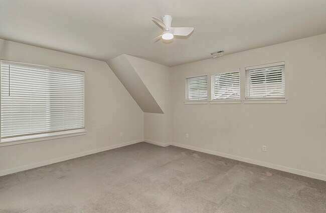 Building Photo - 14810 9th Dr SE