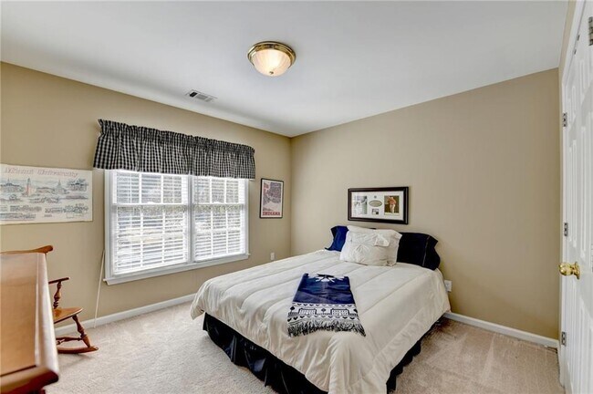 Building Photo - 355 Laurel Oak Dr