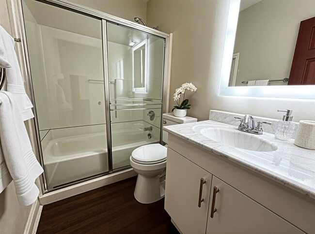 Building Photo - Beautifully Renovated 3 Bedroom 1 Bath Home