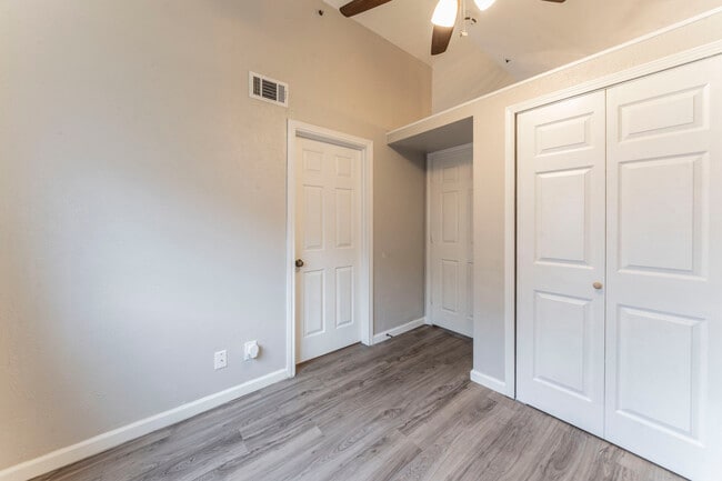 Building Photo - 3033 San Jacinto St