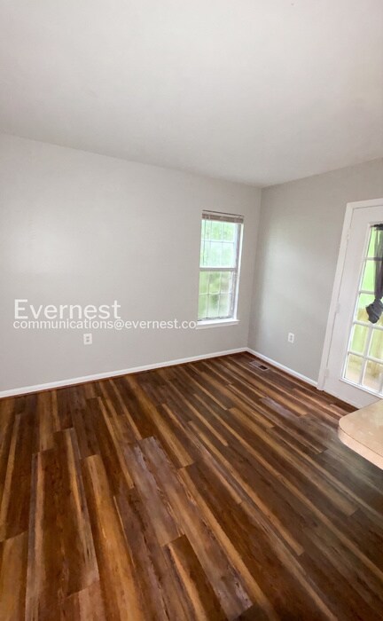 Building Photo - 3 Bed/3.5 Bath Townhome with Fenced Yard / Available Now!