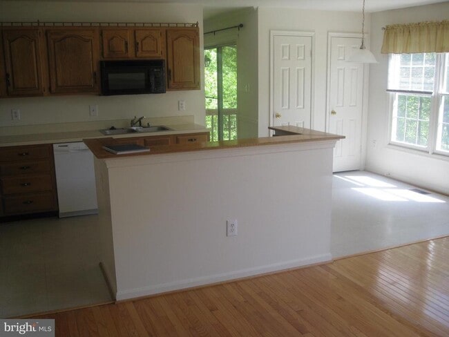 Building Photo - 4804 Sweetbirch Dr