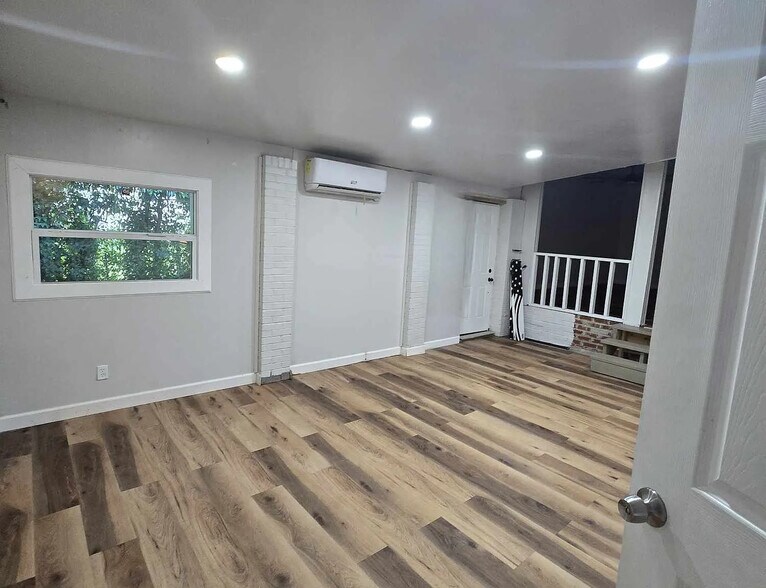 Building Photo - 126 Carter Cir