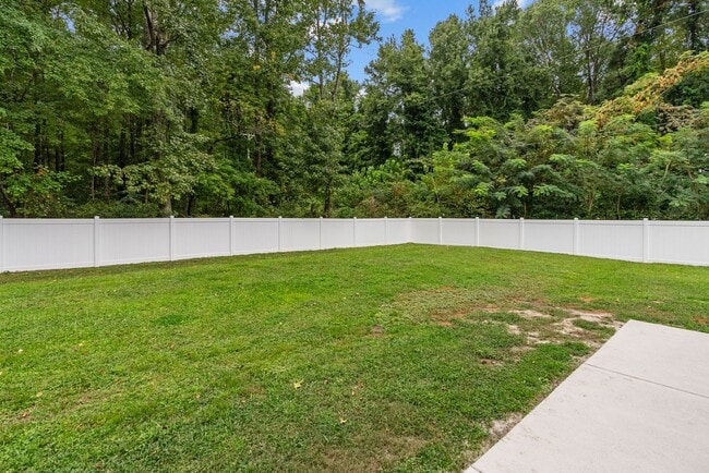 Building Photo - Charming 3-Bedroom Home in Suffolk!