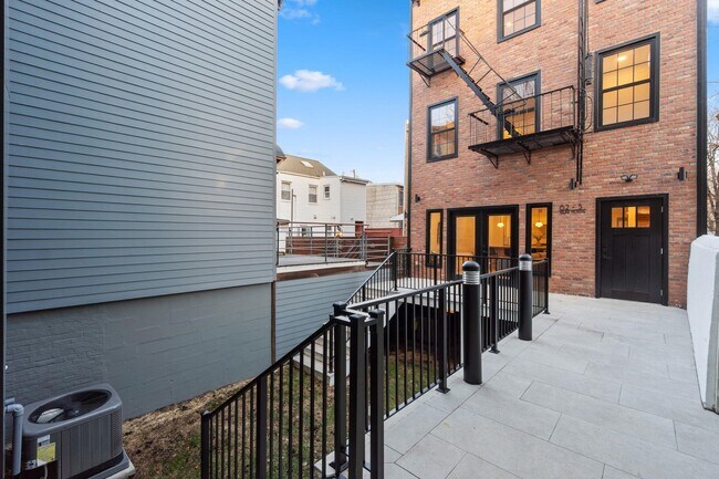 Building Photo - 82 Colgate St
