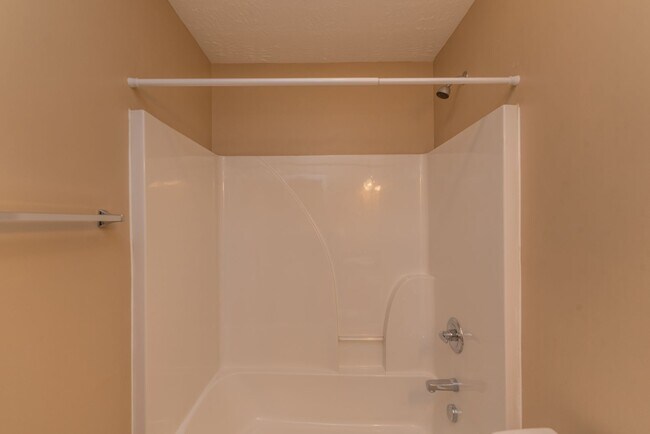 Building Photo - $1,200 - 2 Bed/2 Bath house in Harlem, with all appliances!