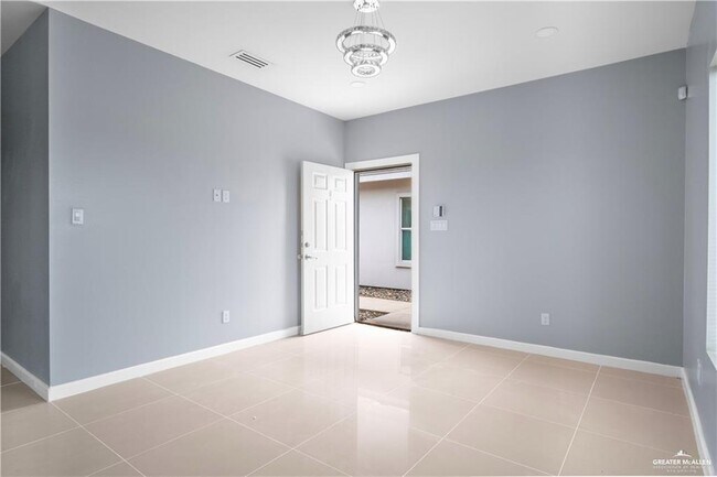 Building Photo - 17 Stardust Ln