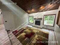 Building Photo - 15230 Kelly St