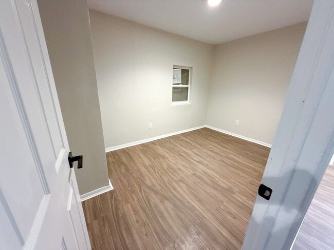 Building Photo - 823 Bassett Ave