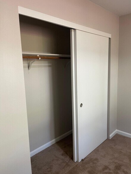 Building Photo - 2600 Jones Rd