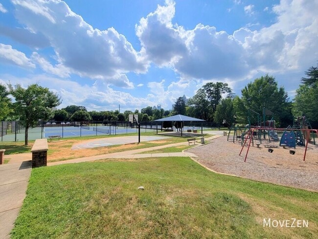 Building Photo - 15041 New Amsterdam Ln