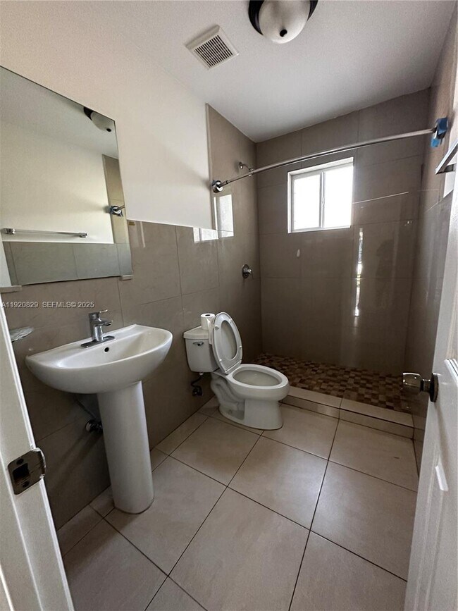 Building Photo - 566 NW 95th St