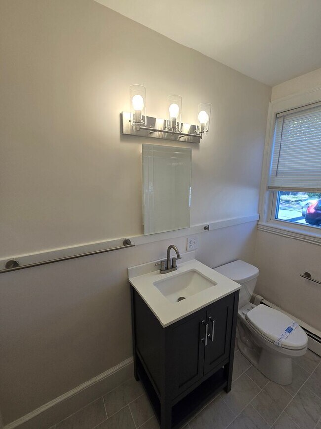 Building Photo - Live in this NEWLY updated 1 bed / 1 bath ...