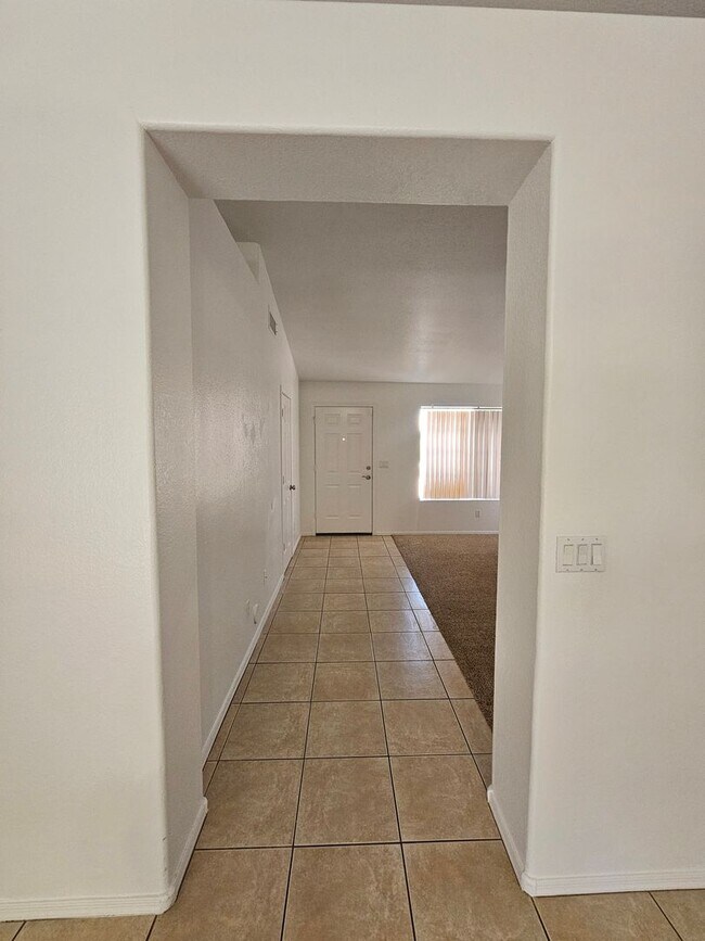 Building Photo - 3 Bedroom Home - No HOA - North Phoenix ** Move In Special $1000 off 1st Month**