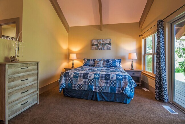 Building Photo - Furnished Contemporary Barn Style Home Ava...