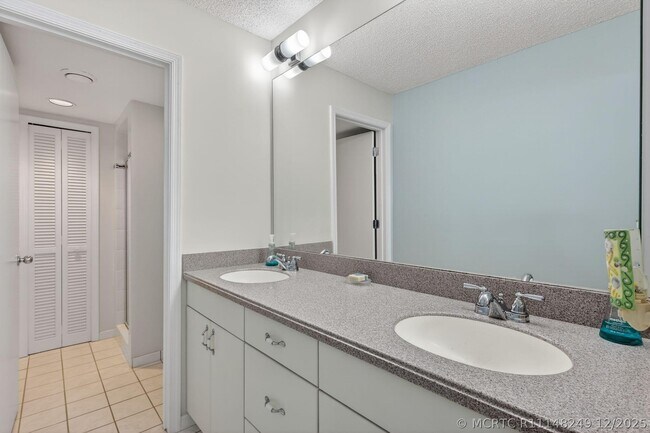 Building Photo - 10980 S Ocean Dr