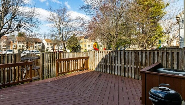 Building Photo - 804 Pleasant Hill Ln