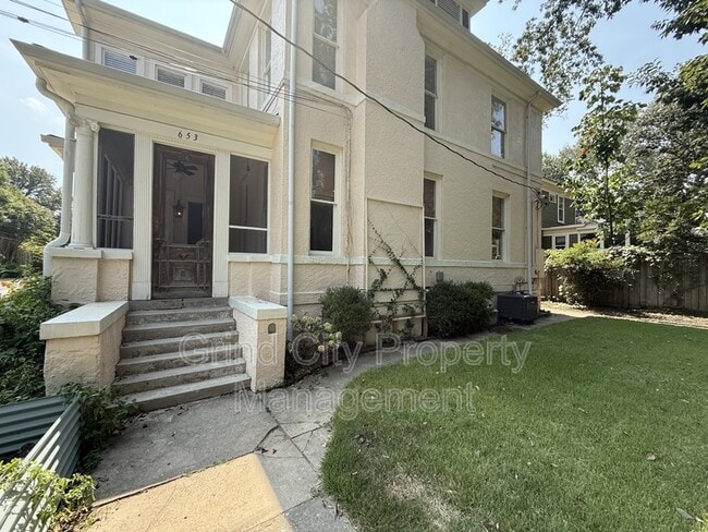 Building Photo - 653 Anderson St