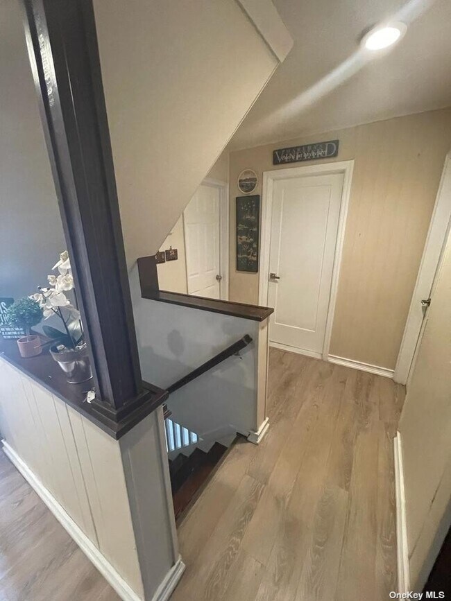 Building Photo - 2679 Lexington Ave