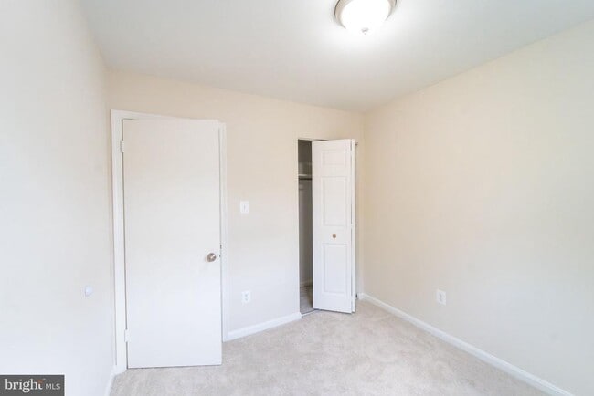 Building Photo - 2055 Pilgrim Dr