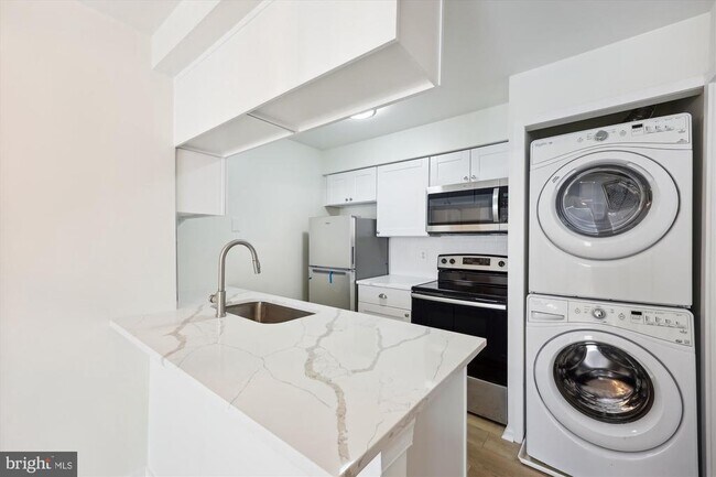 Building Photo - 9912 Hellingly Pl