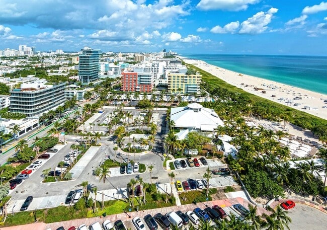 Building Photo - 300 South Pointe Dr