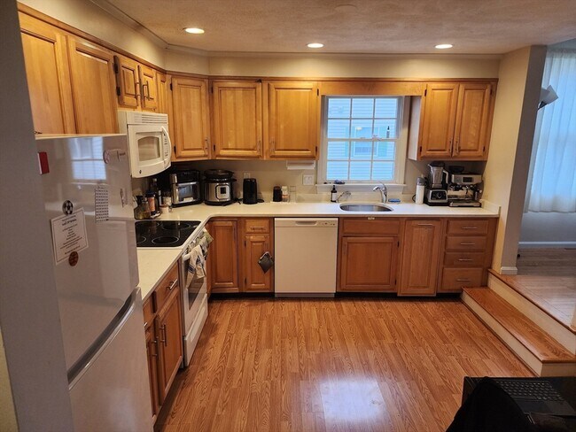 Building Photo - 801 Manor Ter
