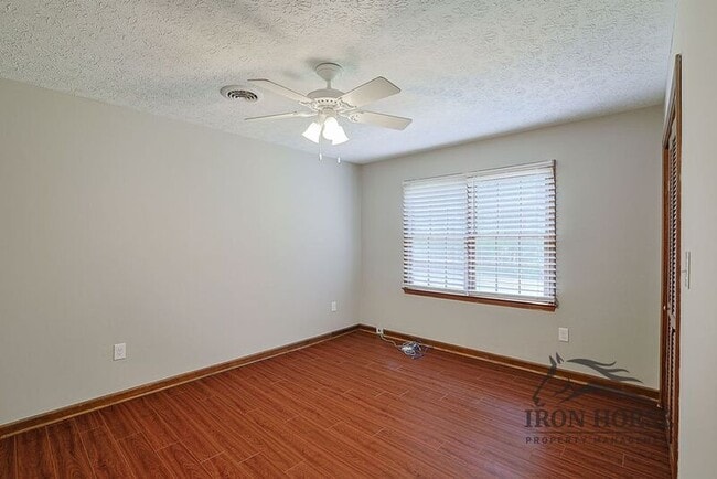 Building Photo - 229 N Burson Ave